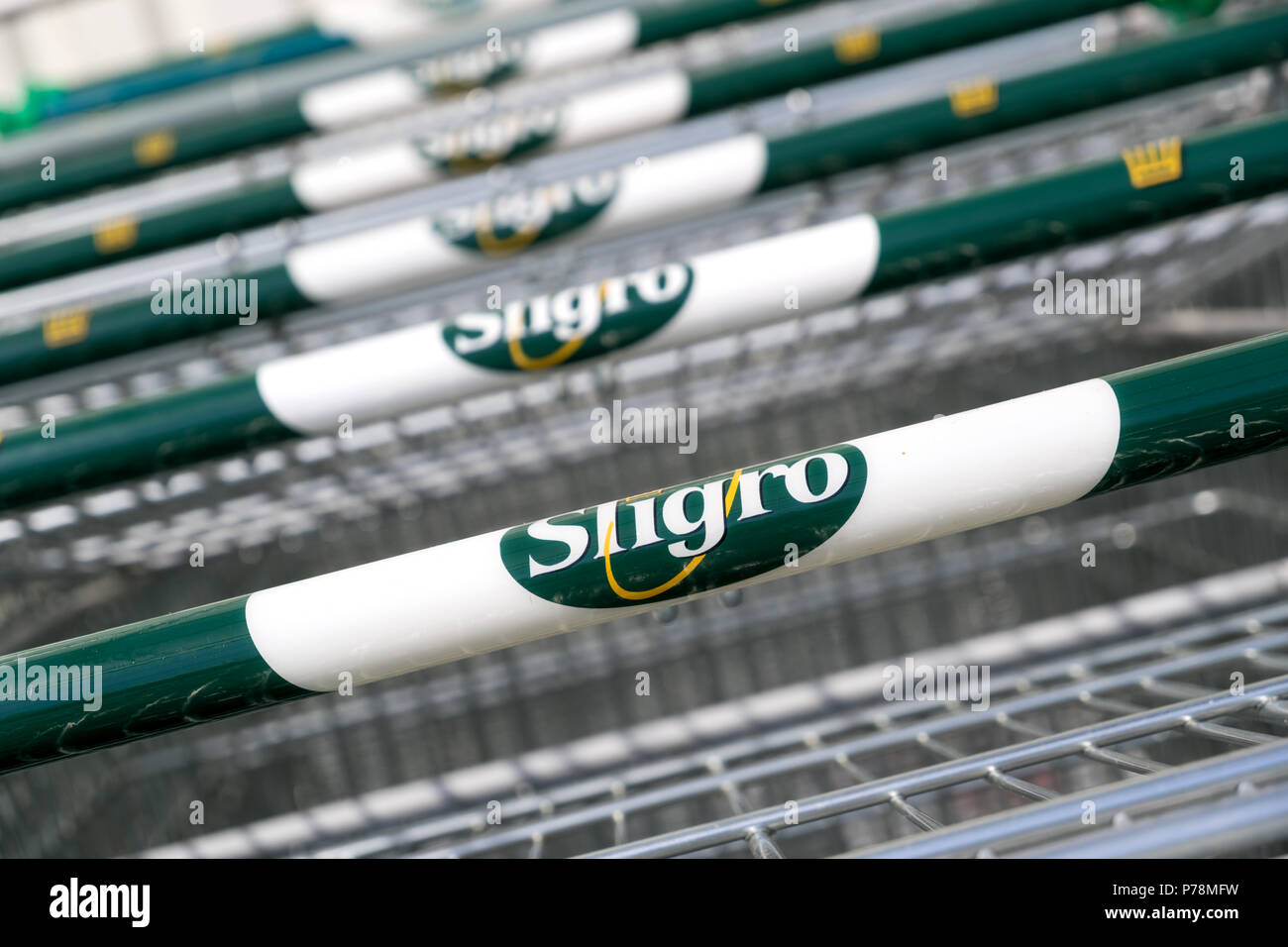 Sligro carrelli di shopping. Sligro dispone di una rete di 50 Cash & Carry e 8 Servizio di erogazione sbocchi. Foto Stock