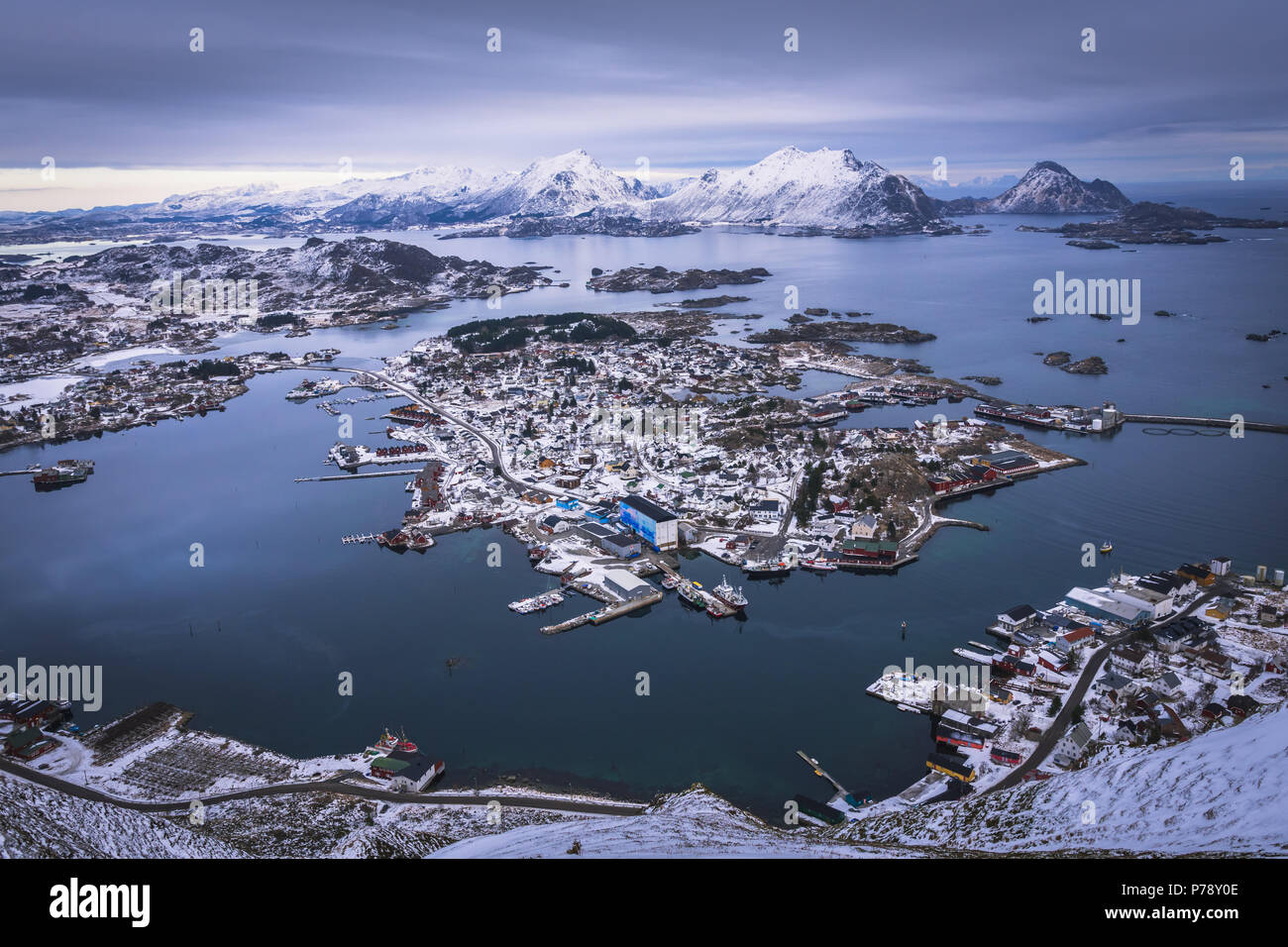 Villaggio di Pescatori dal di sopra. Isole Lofoten in inverno - Norvegia Foto Stock