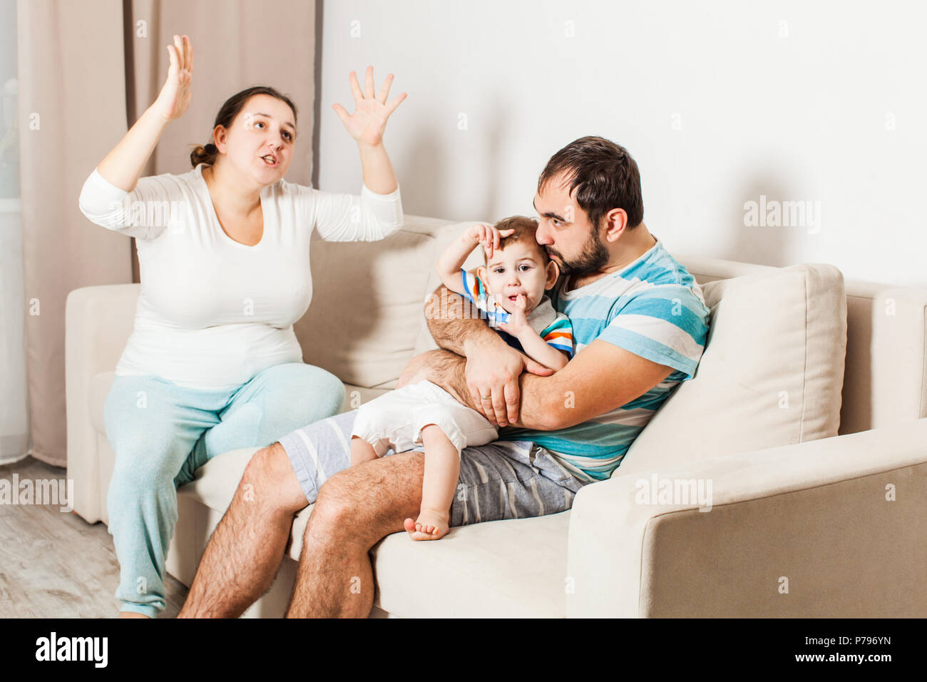 Un litigio tra i genitori. Foto Stock