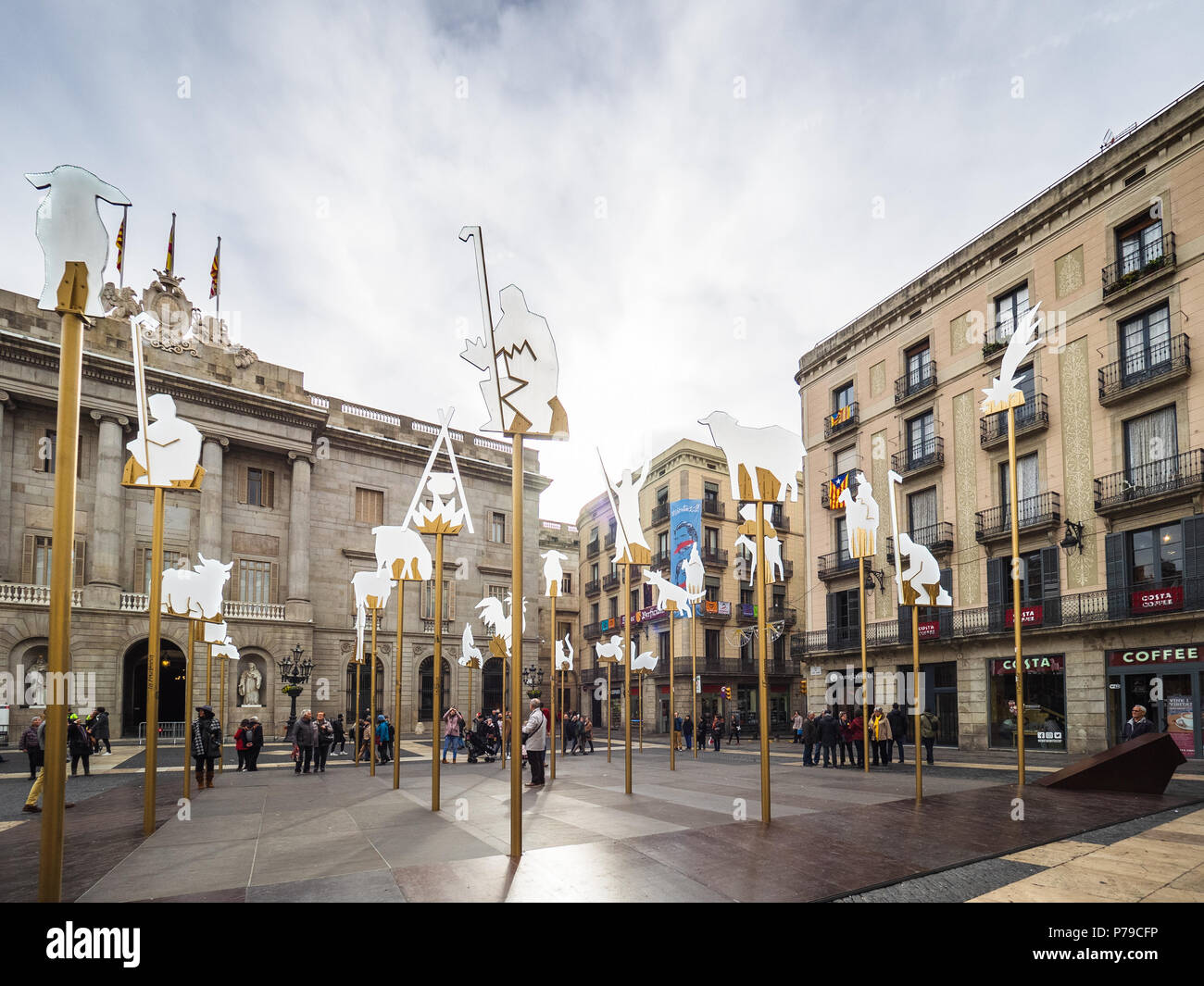 Barcellona, Spagna - 10 dicembre 2017: vista del presepe di Sant Jaume square Foto Stock