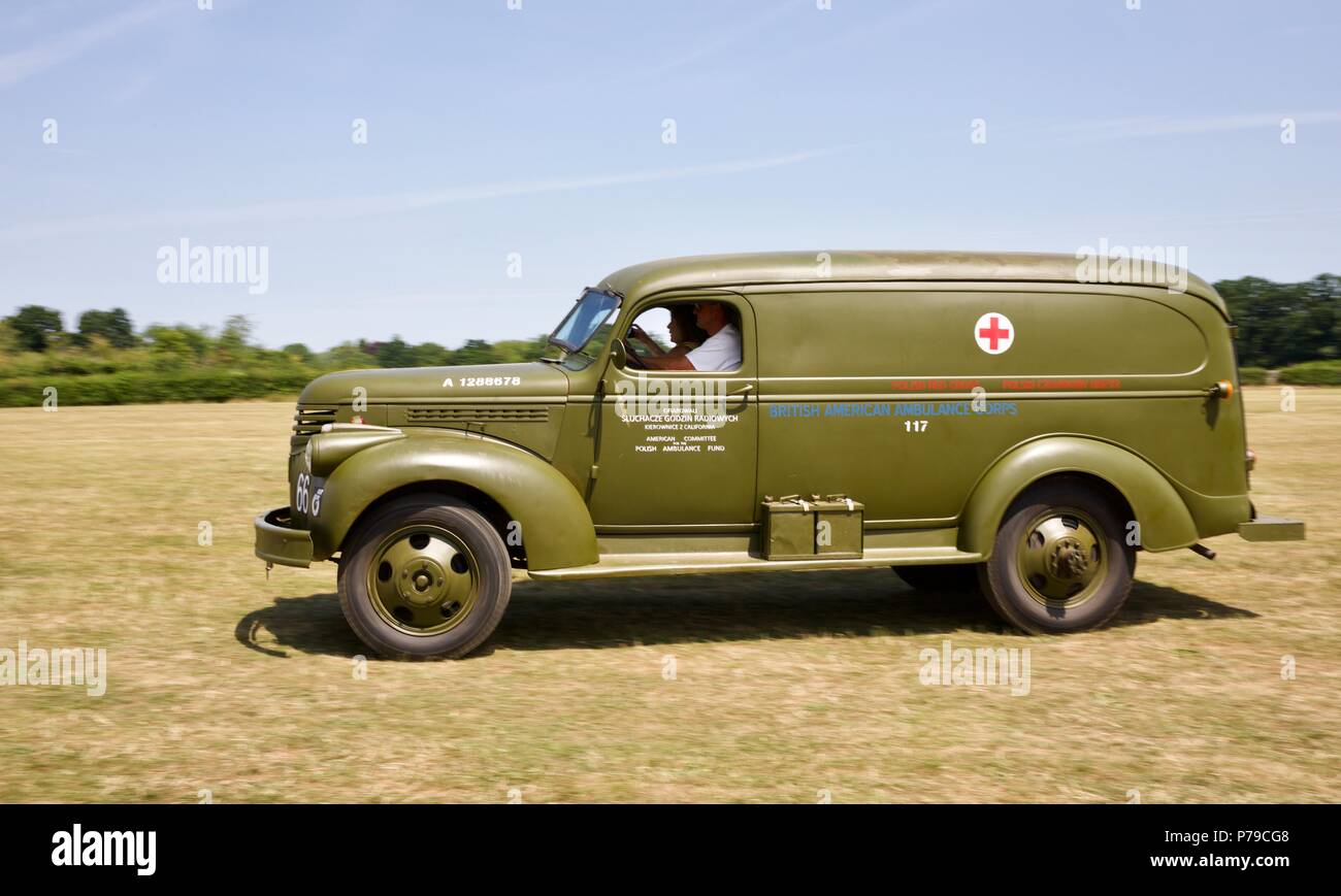 Guerra Mondiale 2 Chevrolet ambulanza a Shuttleworth veicolo militare parade il primo luglio 2018 Foto Stock