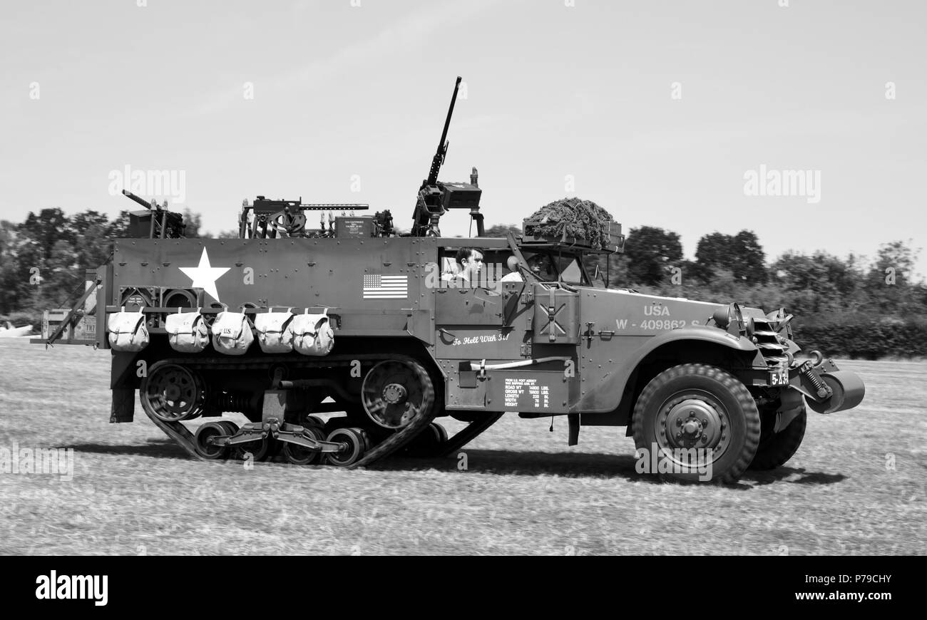 1940s americano di personale armato portante M3 a mezza via a Shuttleworth corteo militare il primo luglio 2018 Foto Stock