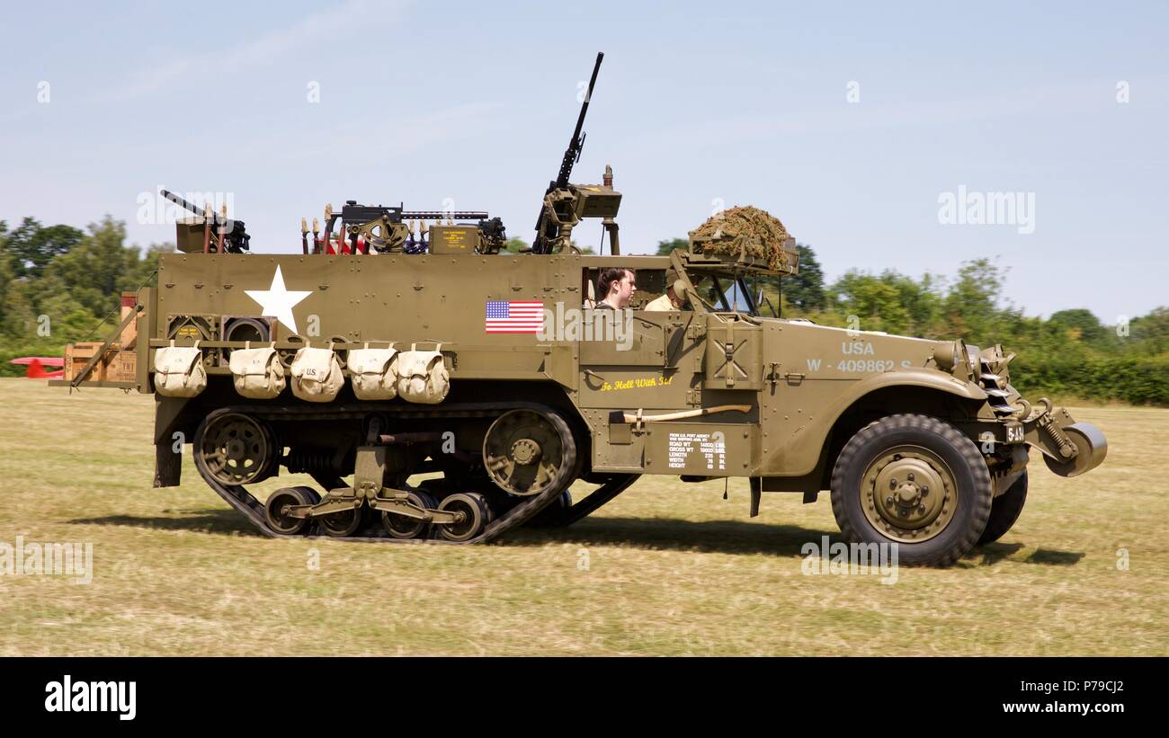 1940s americano di personale armato portante M3 a mezza via a Shuttleworth corteo militare il primo luglio 2018 Foto Stock