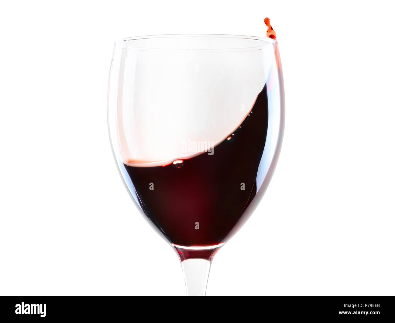 Vino rosso con vetro splash vicino. Isolato su bianco Foto Stock
