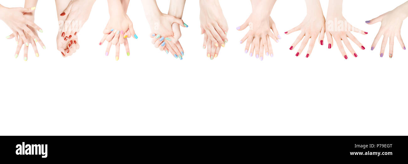 La donna le mani con lo smalto per unghie impostato nella riga. Isolato su bianco Foto Stock