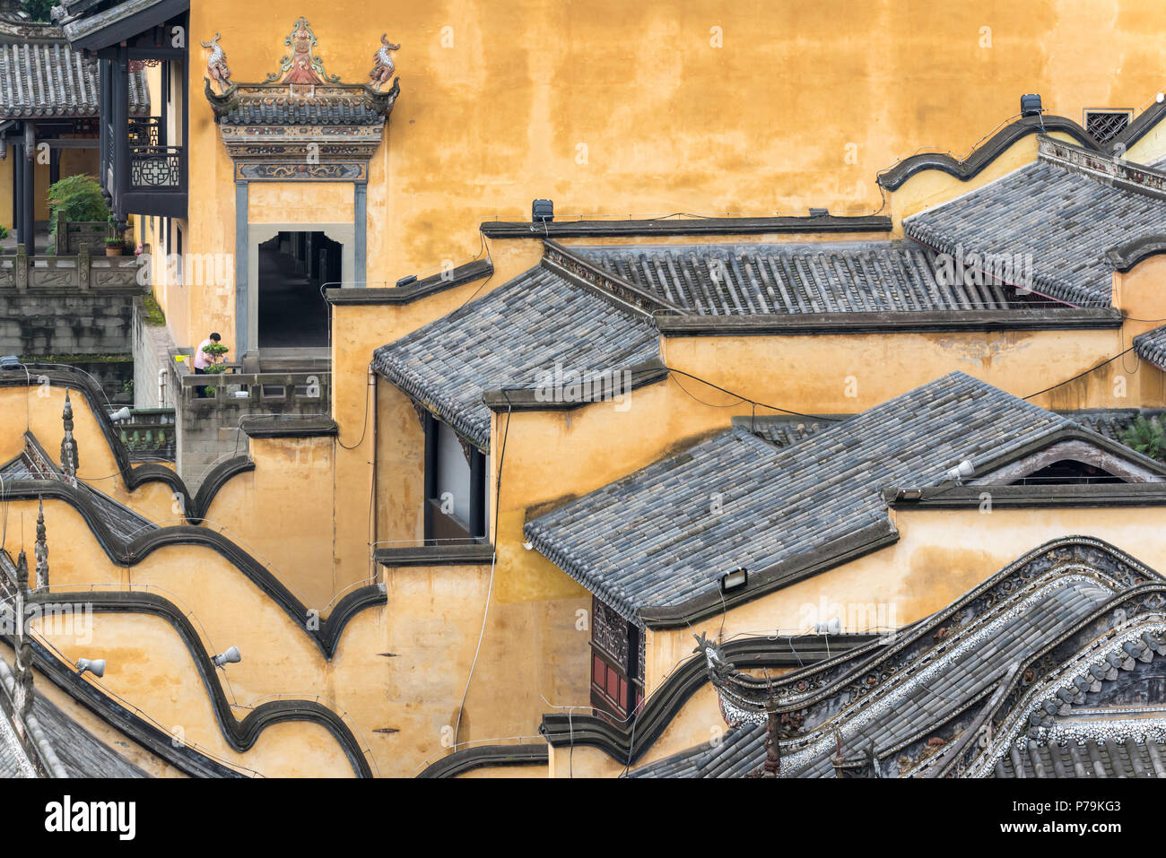 Chongqing Cina - Giugno 12, 2018 - HuGuang HuiGuan assembly hall vista aerea dal fiume Yangtze in Yuzhong distretto Foto Stock