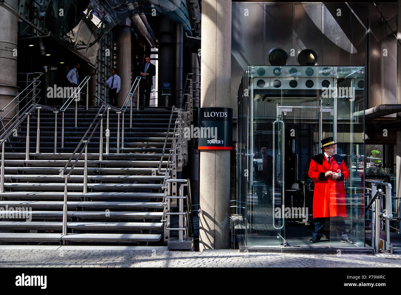 L'ingresso all'edificio della Lloyd di Londra, Inghilterra Foto Stock