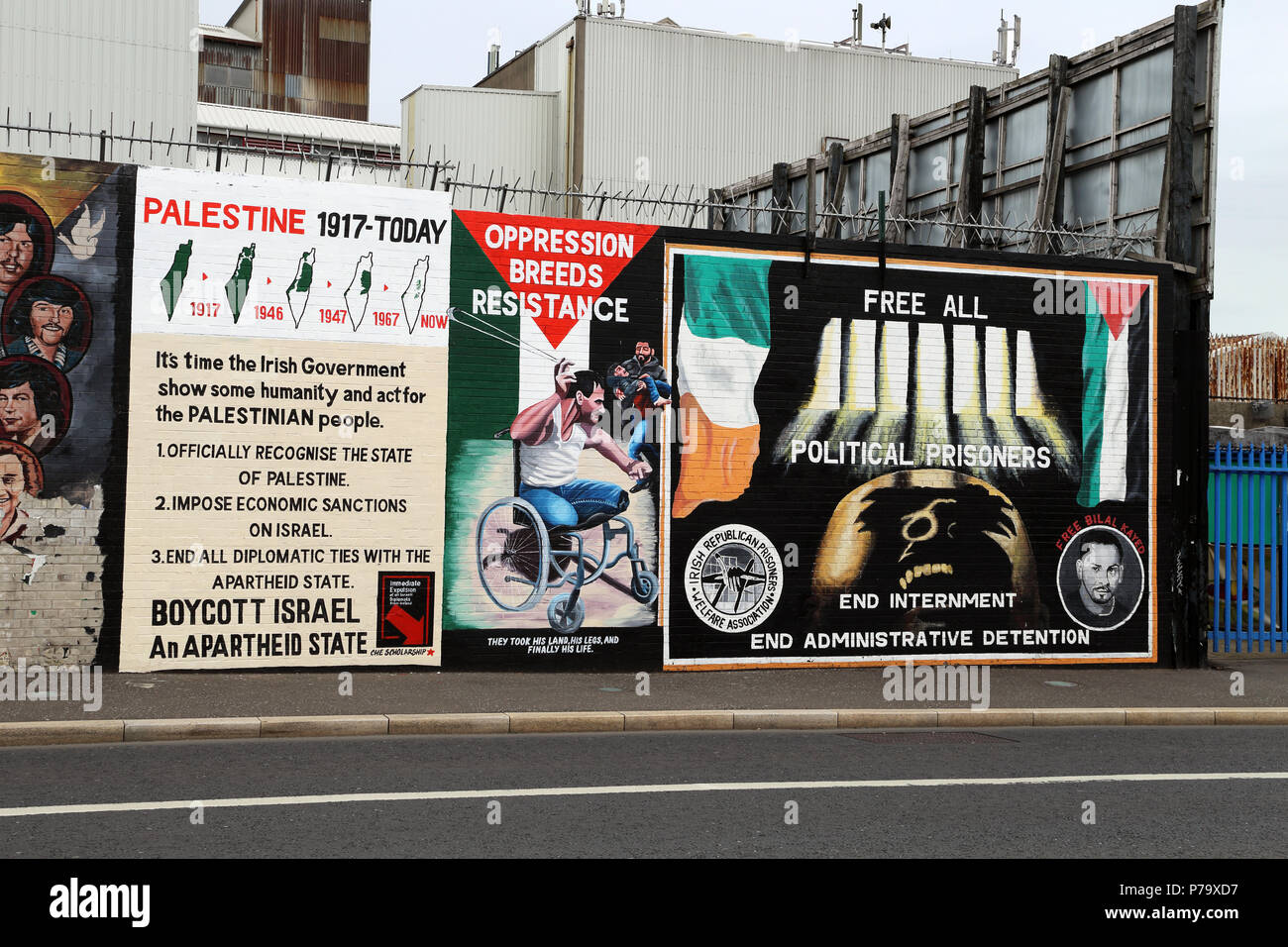 Grafitti politico copre la parete di pace a Belfast, Irlanda del Nord. Le pareti sono state erette per separare il repubblicano e popolazioni lealisti duri Foto Stock