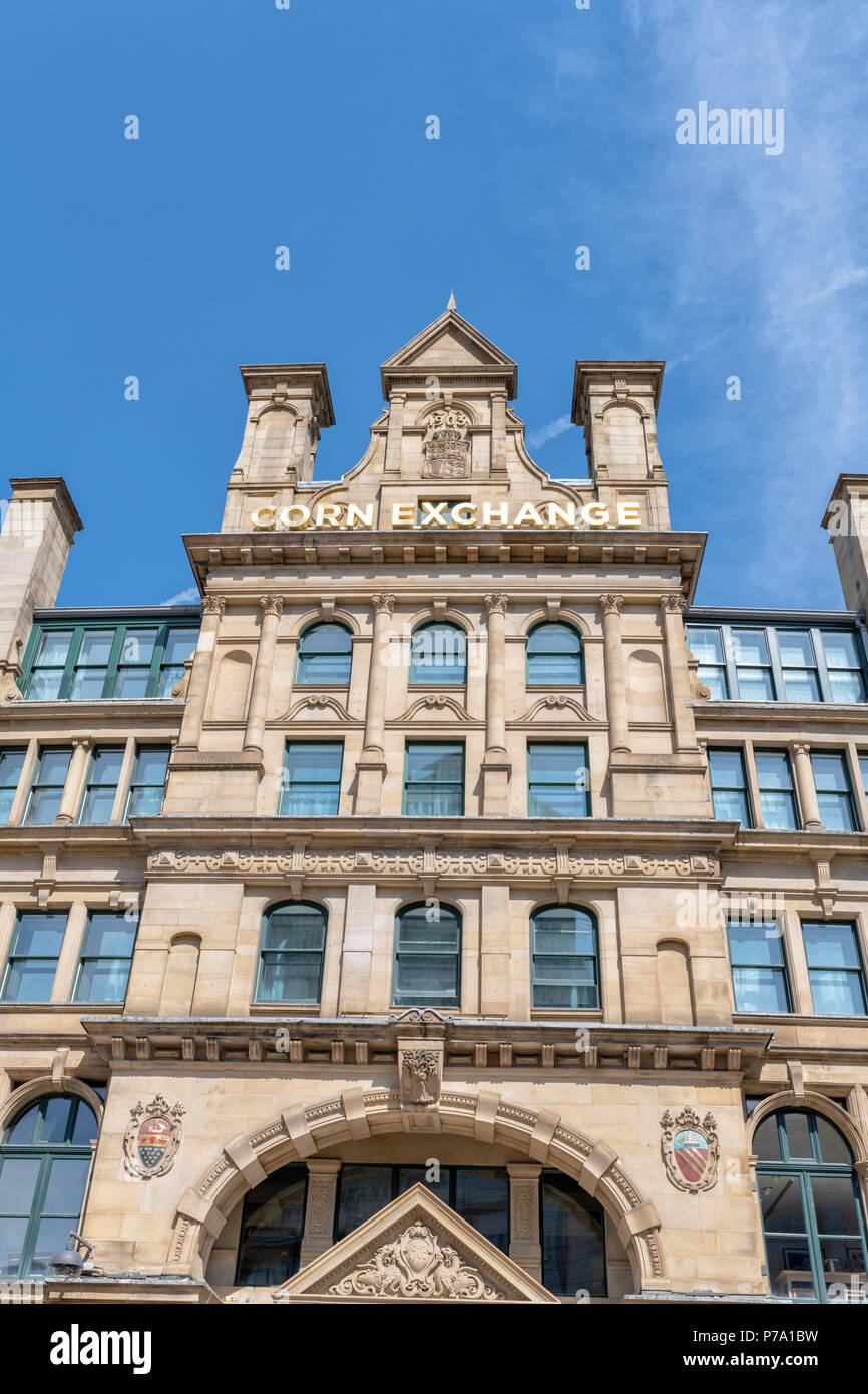 Il Corn Exchange edificio in Manchester, UK fotografati contro un cielo blu Foto Stock