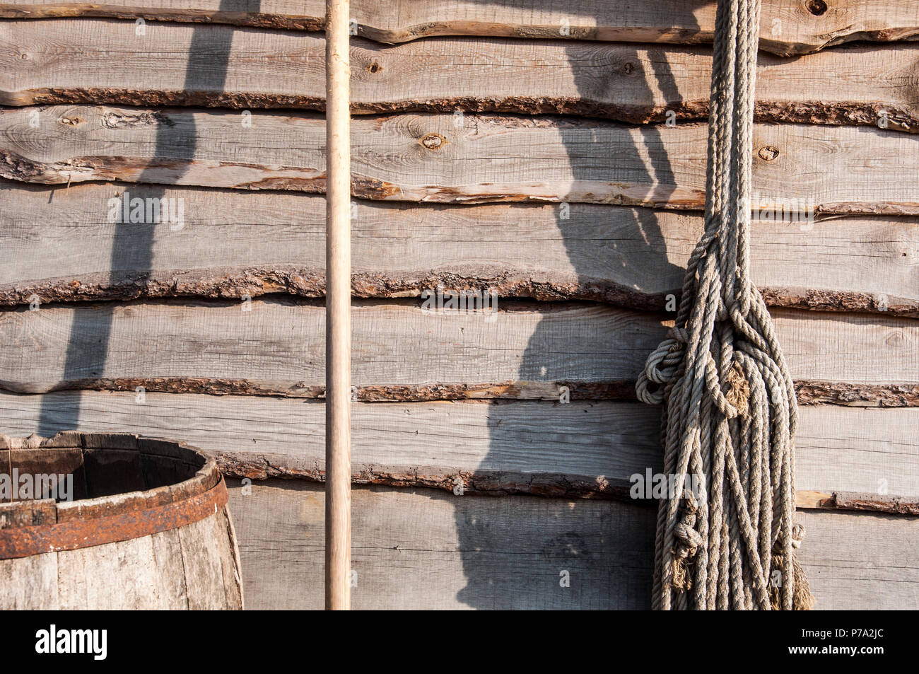 Un vecchio legno strumenti agricoli nel paese Foto Stock