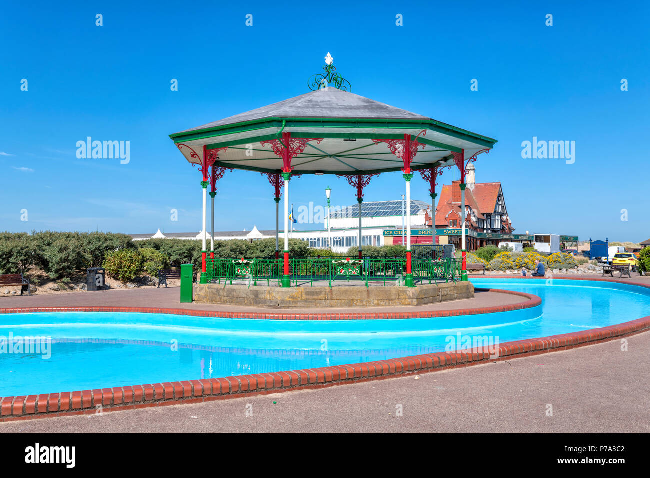 Un Vittoriano di ferro battuto bandstand sul lungomare a St Annes On Sea, Lancashire Foto Stock
