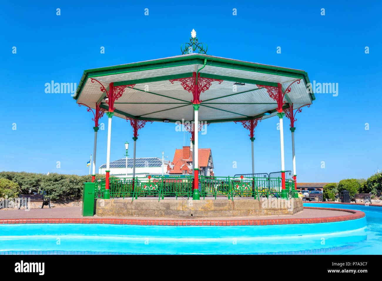 Un Vittoriano di ferro battuto bandstand sul lungomare a St Annes On Sea, Lancashire Foto Stock