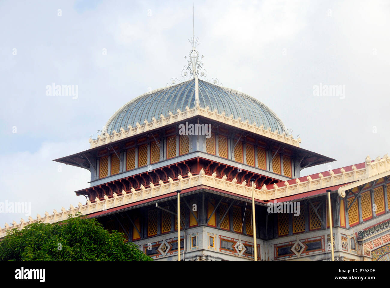 Parte superiore del tetto di Schoelcher biblioteca, Fort de France, Martinica, dei Caraibi Foto Stock