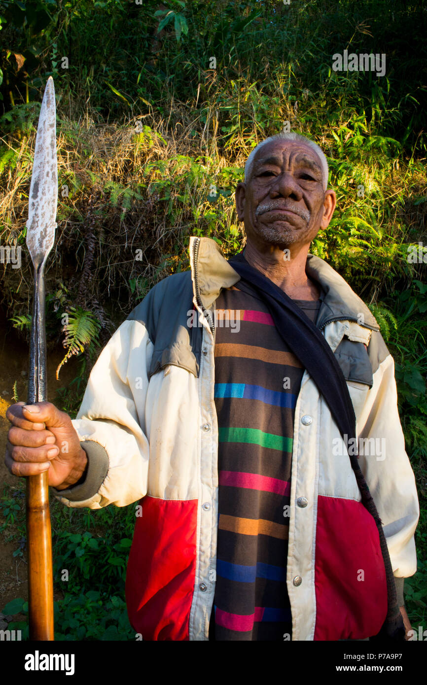 Il Nagaland, India. Uomo anziano Foto Stock