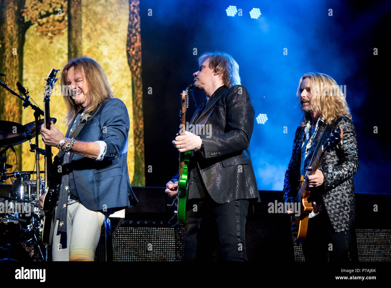 Toronto, Ontario, Canada. 4 Luglio, 2018. American rock band STYX perfromed a stadio di Budweiser in Toronto. I membri della band: CHUCK PANOZZO, JAMES "J.Y.' giovane, TOMMY SHAW, TODD SUCHERMAN, LAWRENCE GOWAN, RICKY PHILLIPS Credit: Igor Vidyashev/ZUMA filo/Alamy Live News Foto Stock