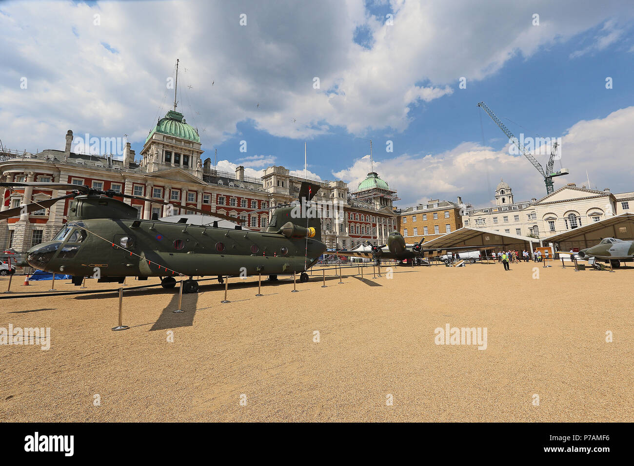 Londra, UK . Il 5 luglio 2018. RAF100 aeromobili in giro per Londra, Horse Guards, Whitehall, Westminster, Londra, UK, 05 luglio 2018, Foto di Richard Goldschmidt, per celebrare il centenario della Royal Air Force la RAF100 Tour di aeromobili è un visualizzatore pubblico iconica RAF aeromobile in città località di tutto il paese. Credito: ricca di oro/Alamy Live News Foto Stock