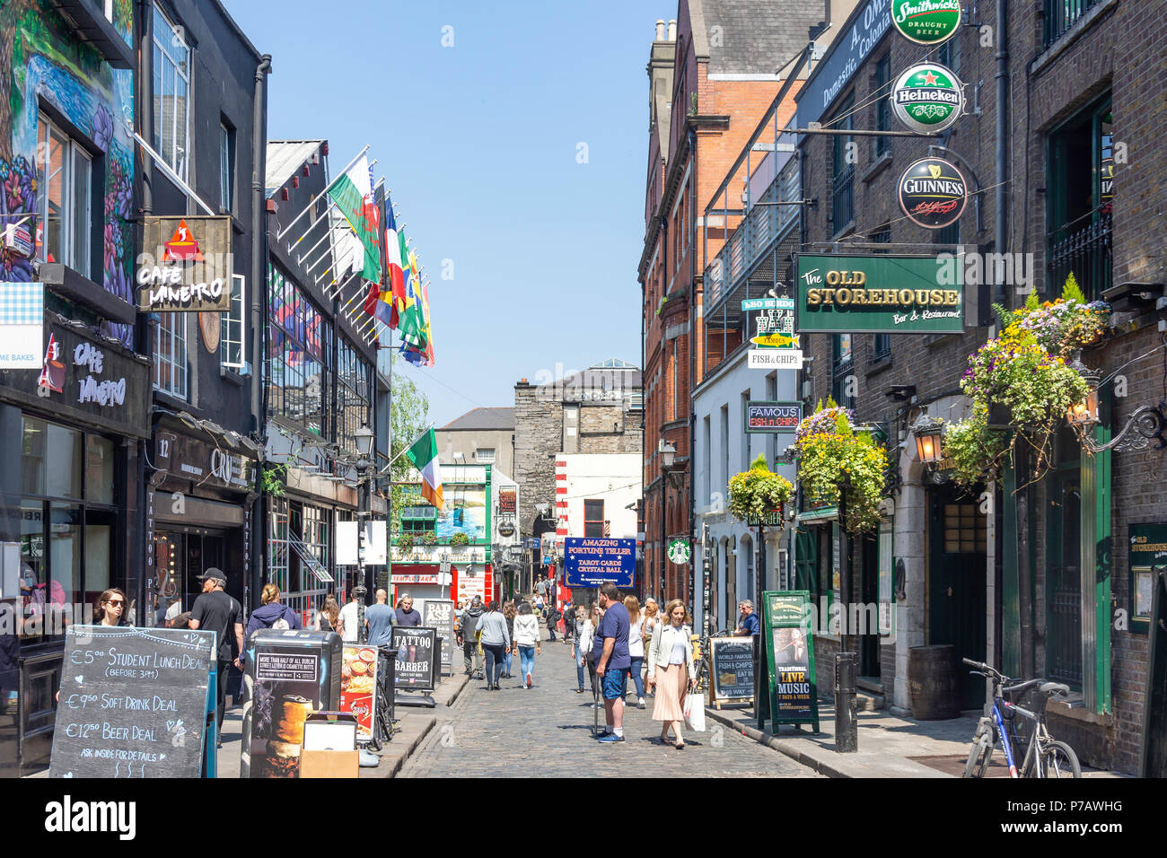 Le caffetterie e i bar sulla corona Alley,Temple Bar di Dublino, Provincia di Leinster, Repubblica di Irlanda Foto Stock