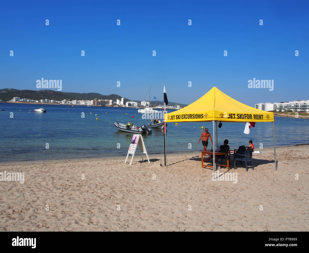 Cala Pinet beach, a baia di San Antonio, Ibiza Foto Stock