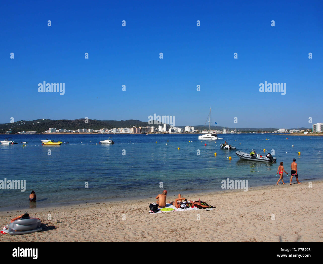 Cala Pinet beach, a baia di San Antonio, Ibiza Foto Stock