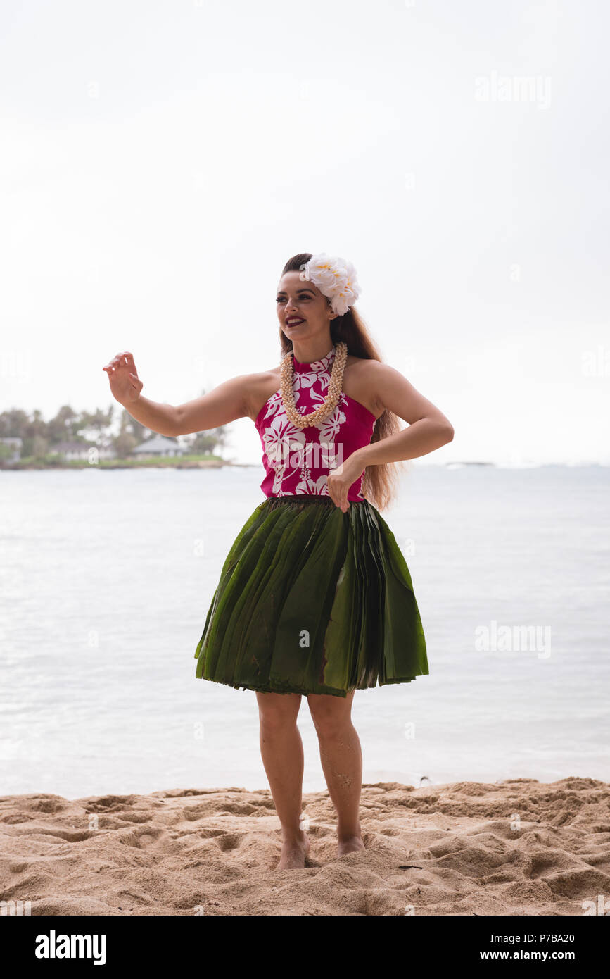 Hawaii ballerina di hula in costume dancing Foto Stock