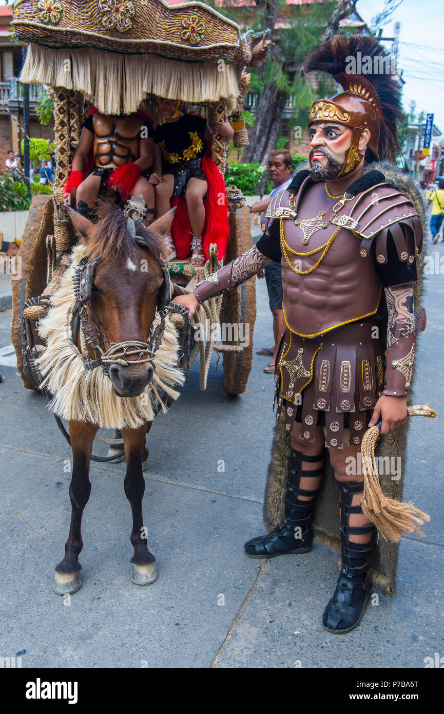 Partecipante al festival di Moriones nell'isola Marinduque di BOAC nelle Filippine. Foto Stock