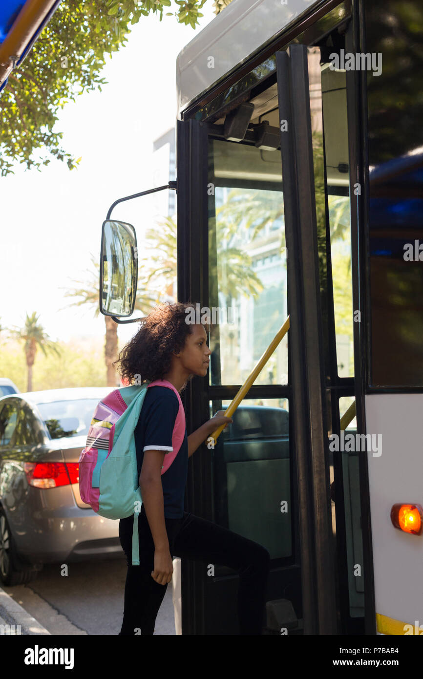 Ragazza adolescente autobus Foto Stock