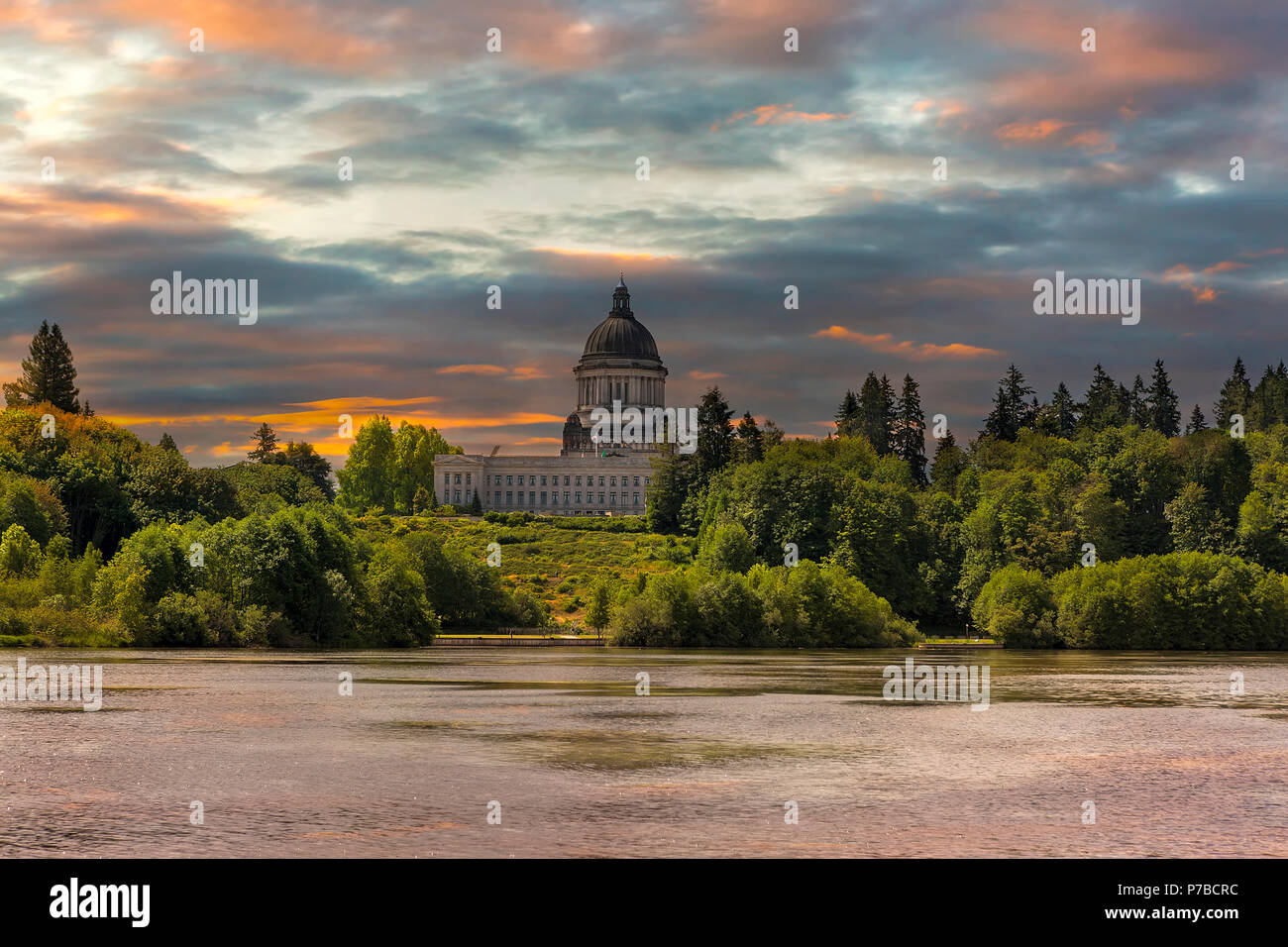 Alba sul Lago Capitol e di costruire in Olympia nello Stato di Washington Foto Stock