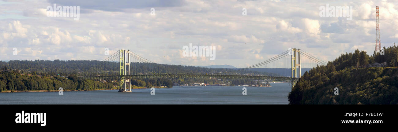 Tacoma Narrows Bridge over stretto di Puget Sound il collegamento di Tacoma e Penisola Kitsap diurno vista panoramica panorama Foto Stock