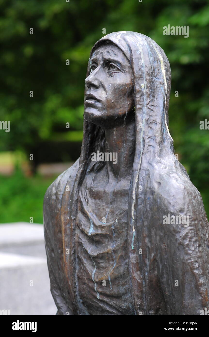 Monumento alle vittime del massacro di Katyn (Pomnik Ofiar Zbrodni Katyńskiej) Wroclaw, Polonia, Giugno 2018 Foto Stock