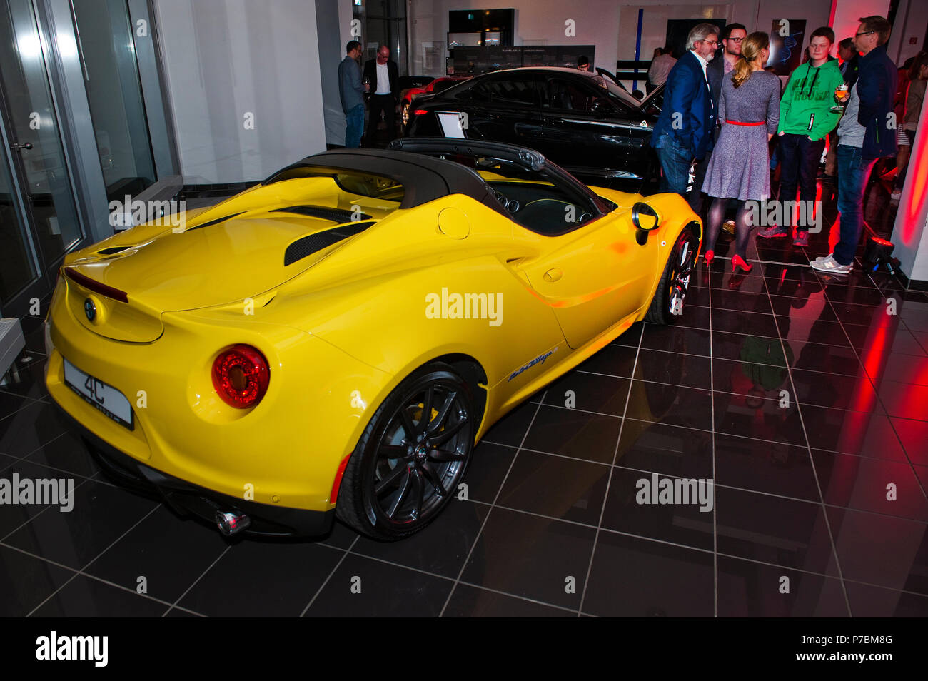 Alfa Romeo 4C, autovettura convertibile, italiano sportscar, showroom Foto Stock