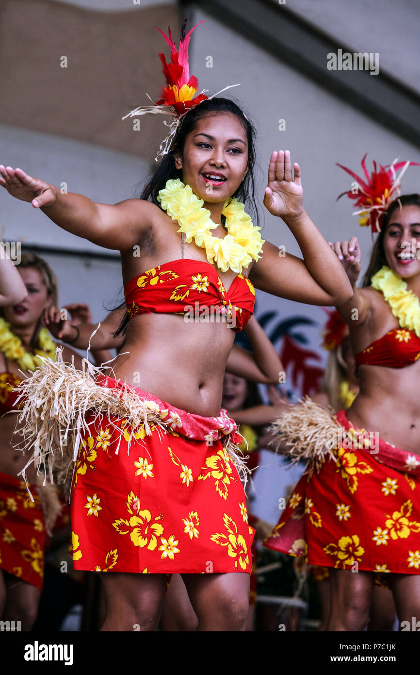 Gruppo culturale da Samoa ballando sul palco Pasifika Festival presso la Western molle a Auckland, Nuova Zelanda Foto Stock