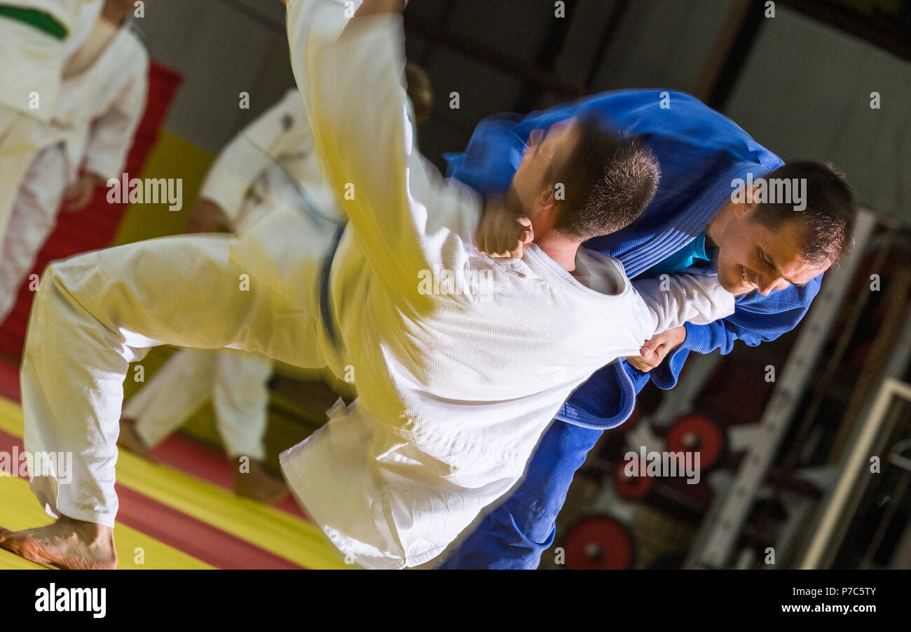 Il judo sport training nella sports hall Foto Stock