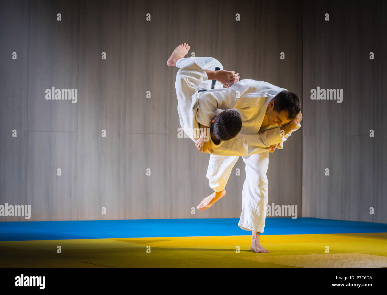 Il judo sport training nella sports hall Foto Stock