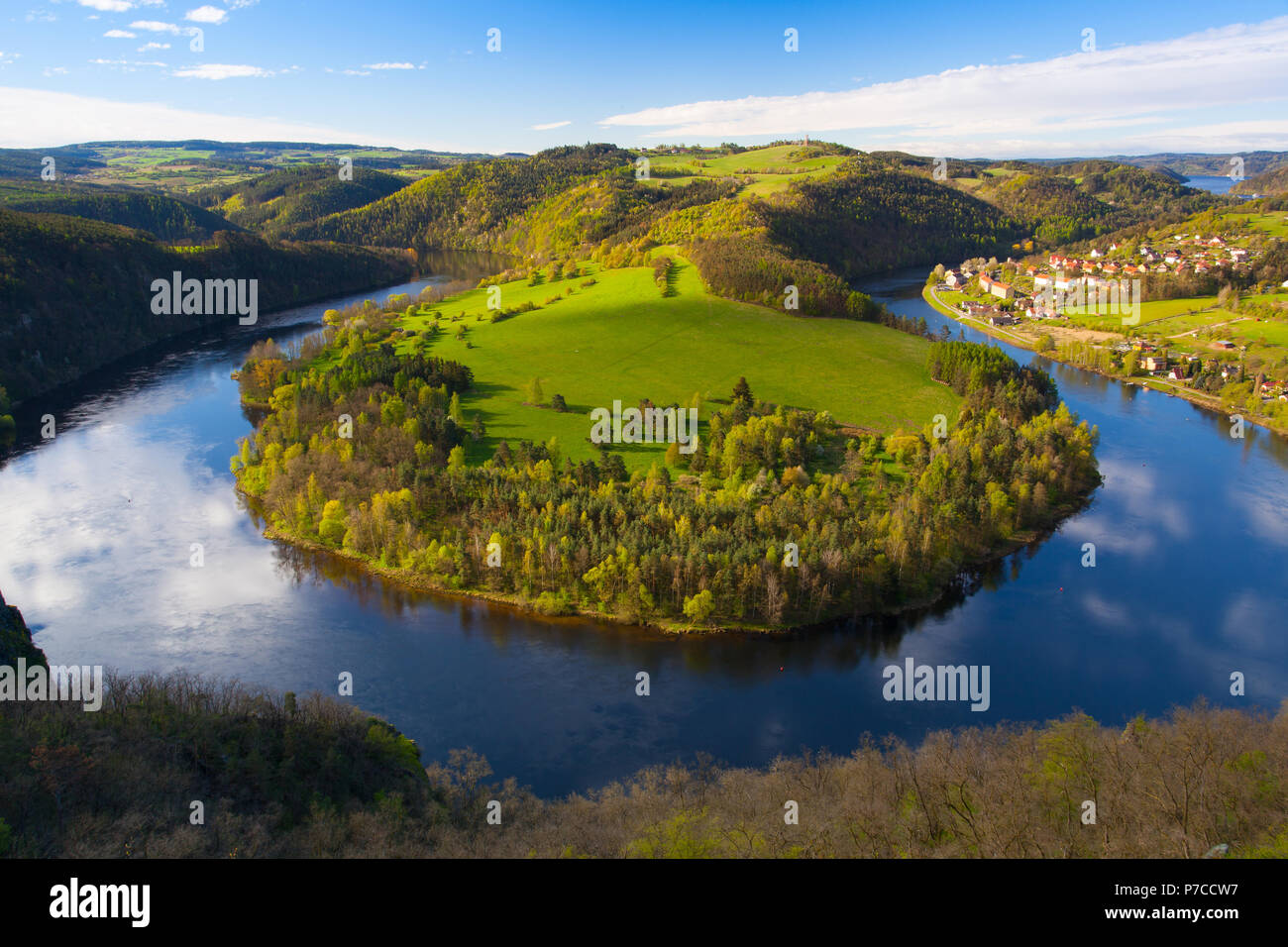 Famoso meandro sul fiume Vltava in primavera, Slapy dam, Repubblica Ceca. Foto Stock