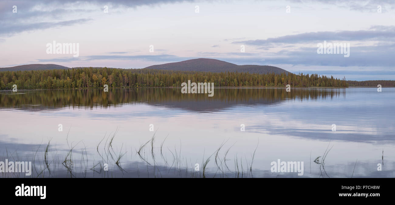 Lago Jerisjärvi in Muonio, Lapponia, Finlandia Foto Stock