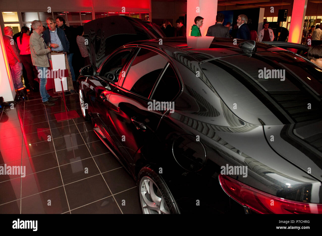 Alfa Romeo Giulia QV in showroom, Quadrofoglio, 510 HP, V6 biturbo motore, turbo, italiano sportscar Foto Stock