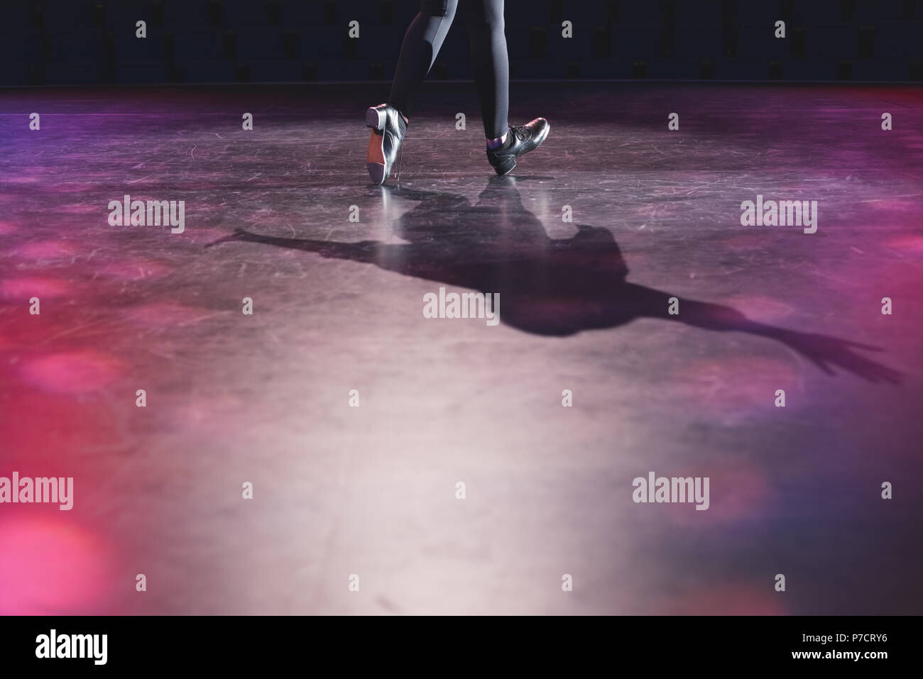 Woman Dancing sul palco Foto Stock