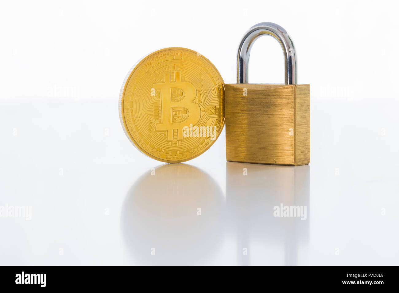Un Bitcoin Cryptocurrency Bit digitale medaglia BTC valuta la tecnologia Internet Business concetto. Foto Stock
