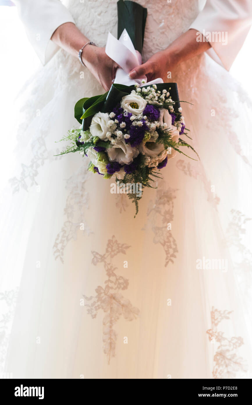 Bouquet nuziale che il giorno del matrimonio Foto Stock