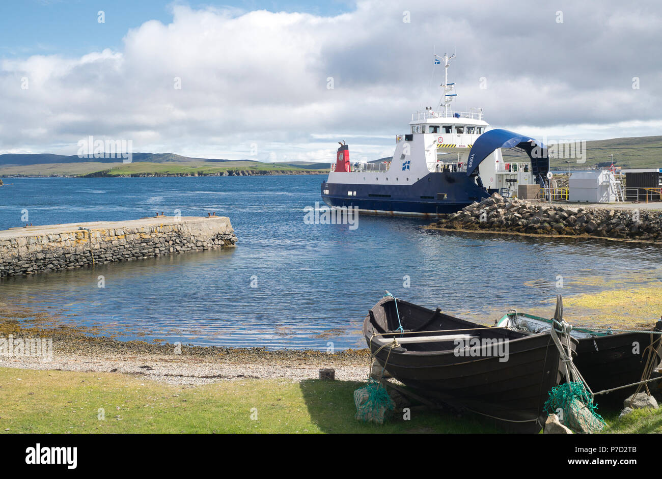 Shetland inter-island ferry, opera tra Gutcher, gridare e Belmont Unst nonché Hamars nido, Fetlar. Tutta la zona è conosciuta come suono Bluemull Foto Stock