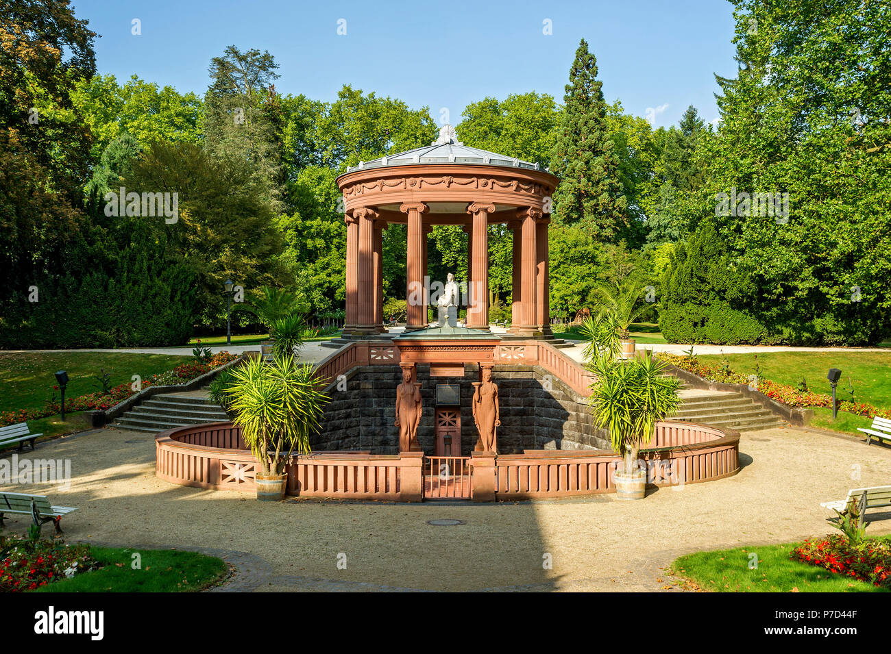 Elisabethenbrunnen, i giardini del centro termale di Bad Homburg vor der Höhe, Hesse, Germania Foto Stock