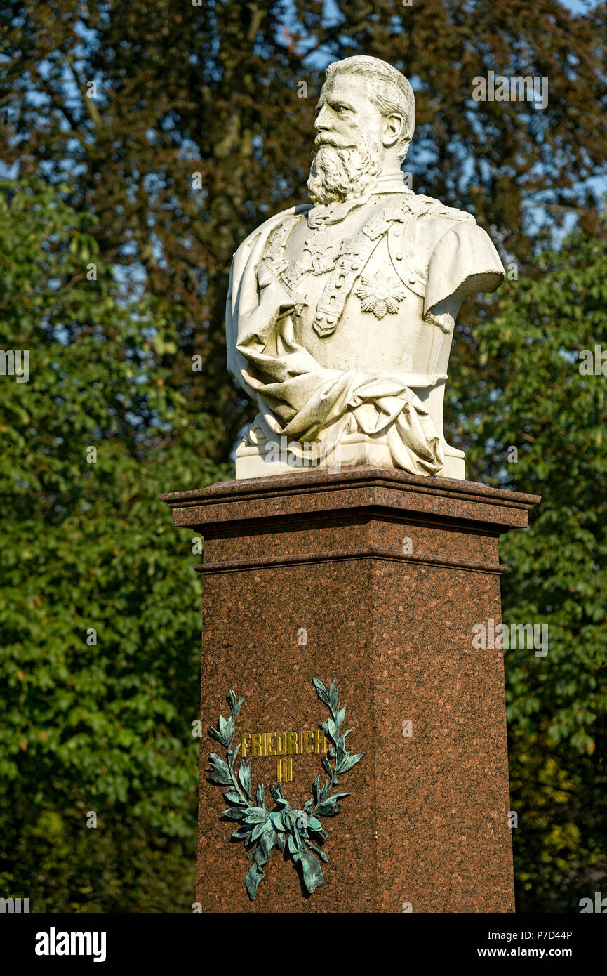 Busto in marmo, memoriale al re e Imperatore Federico III, spa garden, Bad Homburg vor der Höhe, Hesse, Germania Foto Stock