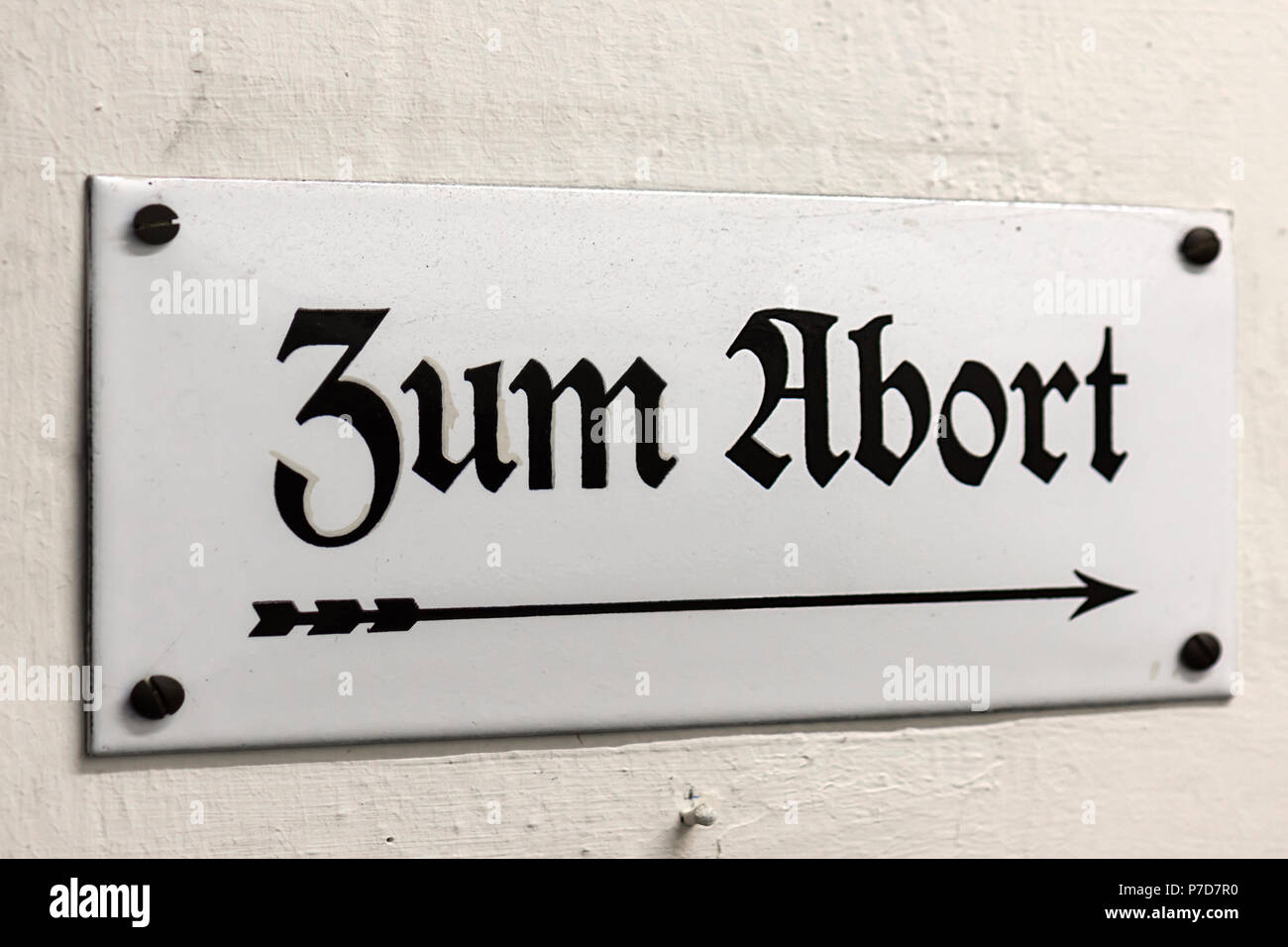 Il vecchio segno di smalto: Zum Abort, bavarese Museo Ferroviario, Nördlingen Nördlingen, Baviera, Germania Foto Stock