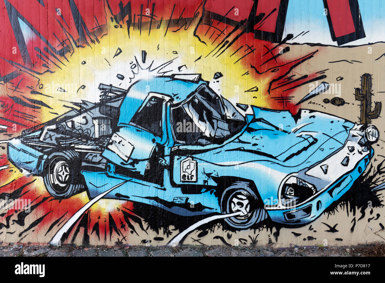 Esplosione di auto, auto bomba, crash, comico-style graffiti, arte di strada, Düsseldorf, Renania settentrionale-Vestfalia, Germania Foto Stock