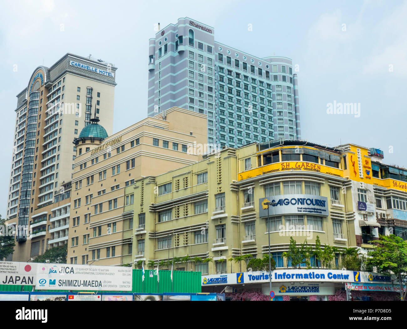 Moderno e art deco di stili di architettura, le Caravelle e Sheraton Hotels nel distretto 1, Ho Chi Minh City, Vietnam. Foto Stock