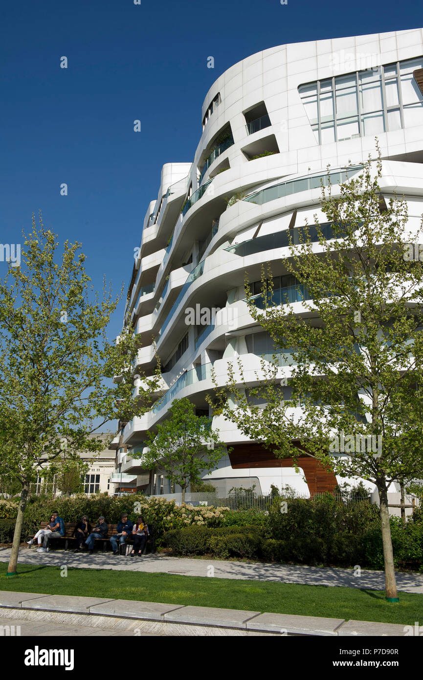 L'Europa. L'Italia. Lombardia. Milano. Grattacielo nel quartiere di Citylife, residence Progettato da Zaha Hadid Foto Stock