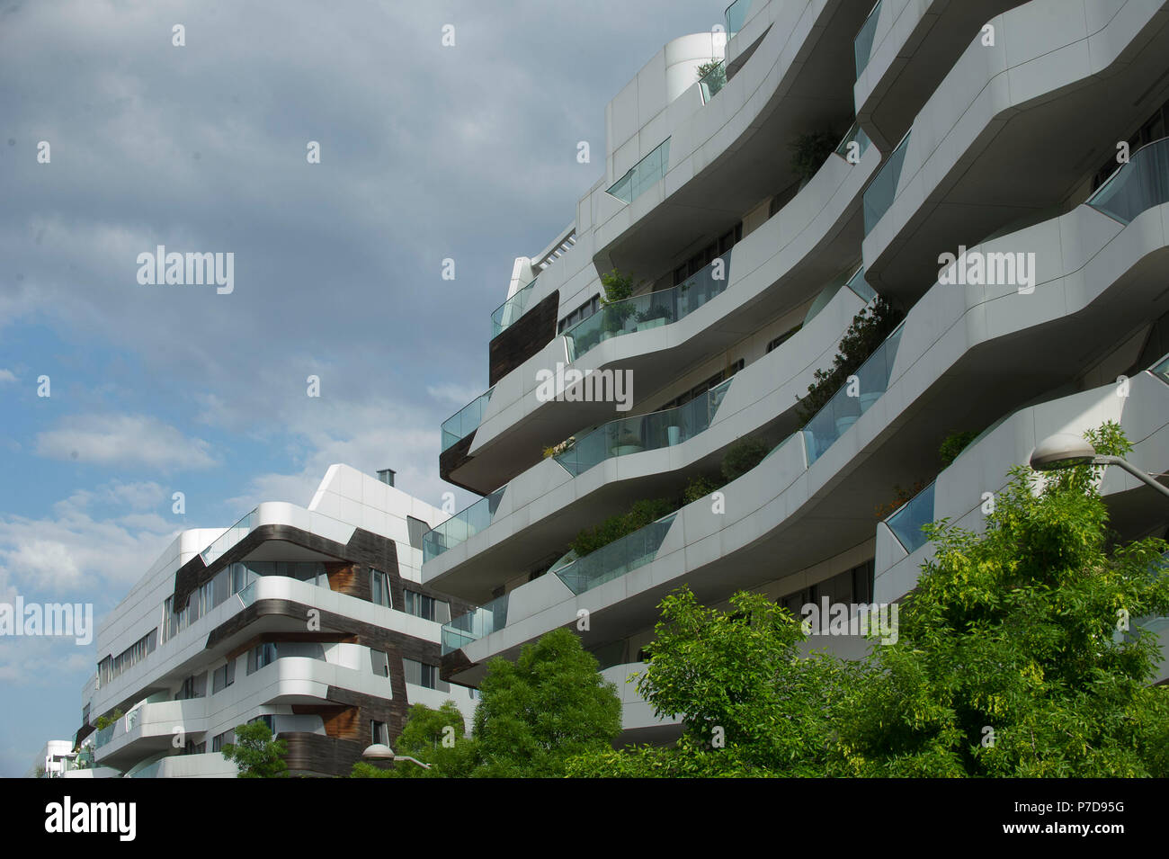 L'Europa. L'Italia. Lombardia. Milano. Grattacielo nel quartiere di Citylife, residence Progettato da Zaha Hadid Foto Stock
