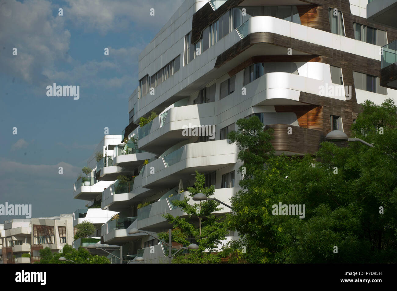 L'Europa. L'Italia. Lombardia. Milano. Grattacielo nel quartiere di Citylife, residence Progettato da Zaha Hadid Foto Stock
