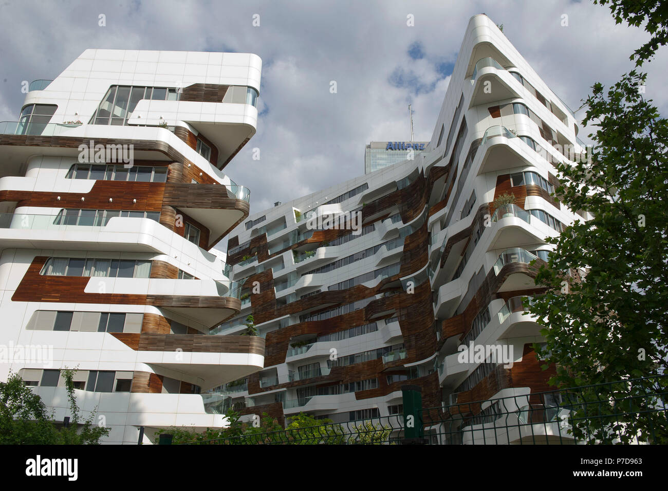 L'Europa. L'Italia. Lombardia. Milano. Grattacielo nel quartiere di Citylife, residence Progettato da Zaha Hadid Foto Stock