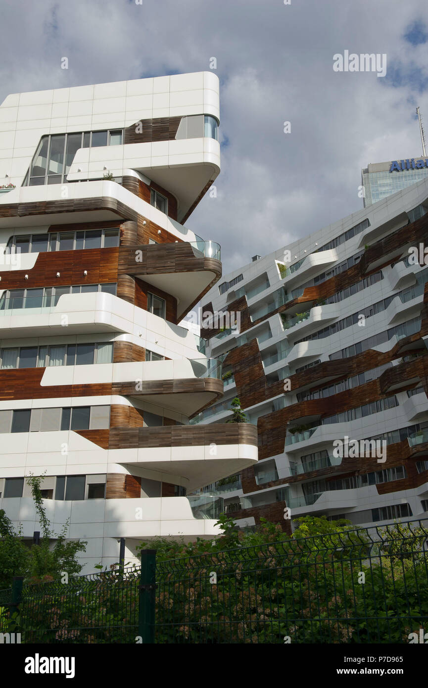 L'Europa. L'Italia. Lombardia. Milano. Grattacielo nel quartiere di Citylife, residence Progettato da Zaha Hadid Foto Stock